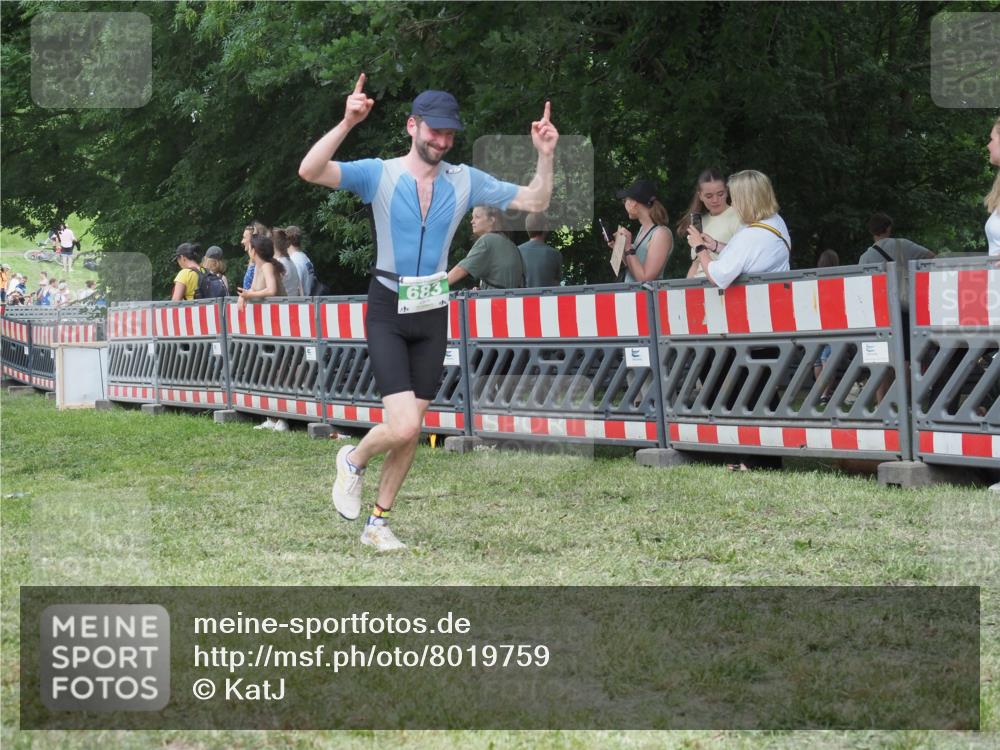 21.06.2025 - 27. Vierlanden-Triathlon KatJ http://msf.ph/oto/8019759 15.06.2025 13:19:19 Ziel 683, 715 meine-sportfotos.de