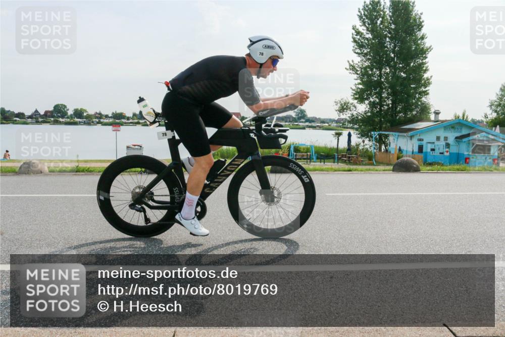 15.06.2025 - 27. Vierlanden-Triathlon H.Heesch http://msf.ph/oto/8019769 15.06.2025 09:40:35 Radfahren 17, 63, 78 meine-sportfotos.de