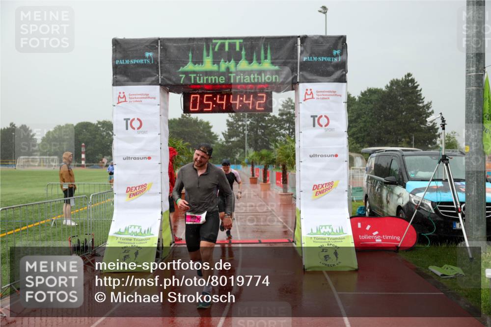 15.06.2025 - 7 Türme Triathlon Michael Strokosch http://msf.ph/oto/8019774 15.06.2025 15:44:42 Ziel 274, 296 meine-sportfotos.de