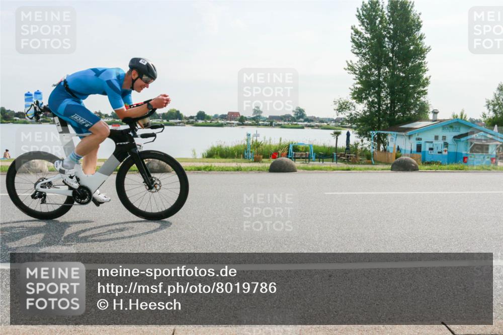 15.06.2025 - 27. Vierlanden-Triathlon H.Heesch http://msf.ph/oto/8019786 15.06.2025 09:40:46 Radfahren 14, 242 meine-sportfotos.de