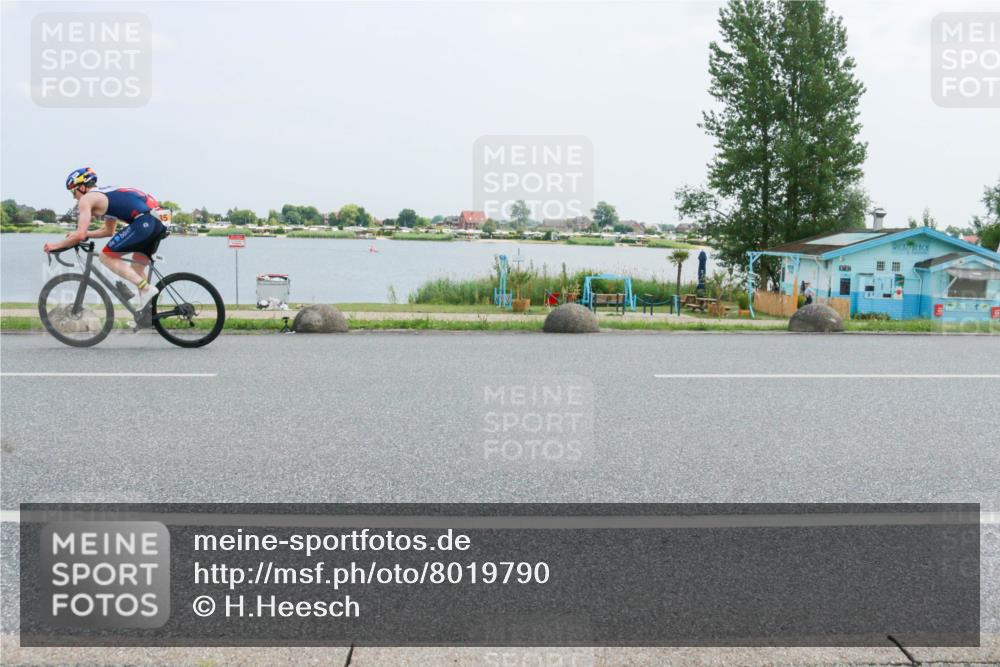 21.06.2025 - 27. Vierlanden-Triathlon H.Heesch http://msf.ph/oto/8019790 15.06.2025 12:02:56 Radfahren 984, 985, 986, 987, 988 meine-sportfotos.de