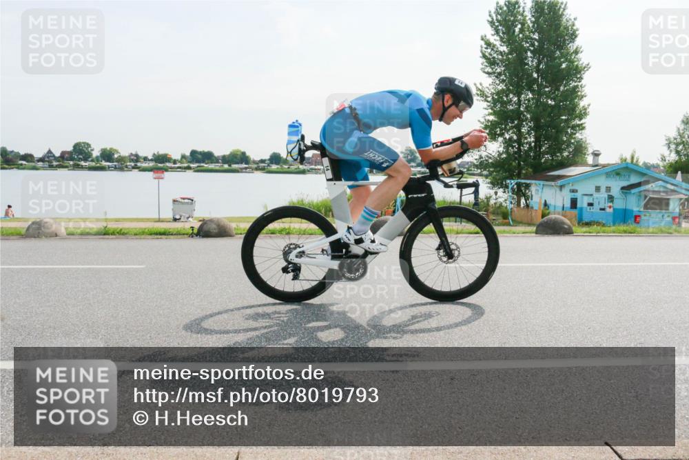 15.06.2025 - 27. Vierlanden-Triathlon H.Heesch http://msf.ph/oto/8019793 15.06.2025 09:40:47 Radfahren 14, 242 meine-sportfotos.de