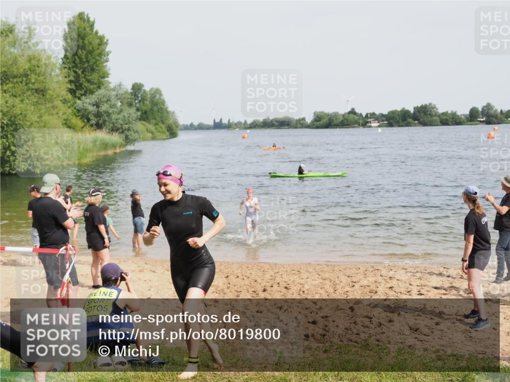 21.06.2025 - 27. Vierlanden-Triathlon MichiJ http://msf.ph/oto/8019800 15.06.2026 10:19:55 Schwimmen 500, 539, 553, 569, 578 meine-sportfotos.de