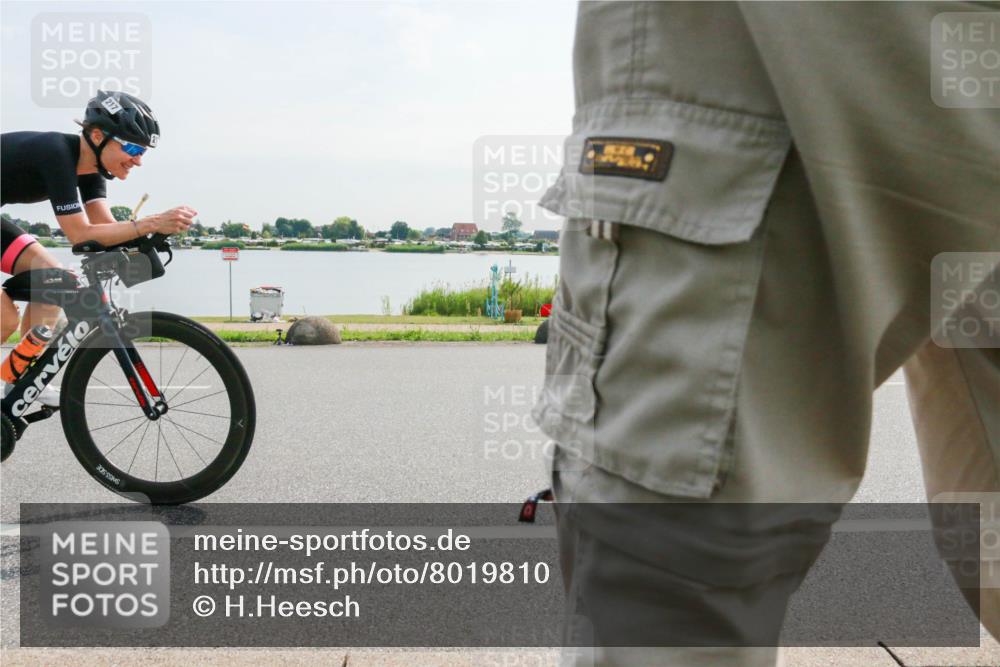 15.06.2025 - 27. Vierlanden-Triathlon H.Heesch http://msf.ph/oto/8019810 15.06.2025 09:41:15 Radfahren 36, 217, 227 meine-sportfotos.de