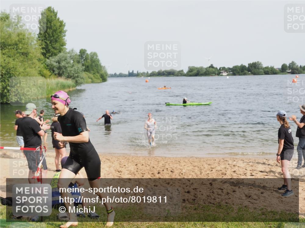 21.06.2025 - 27. Vierlanden-Triathlon MichiJ http://msf.ph/oto/8019811 15.06.2026 10:19:56 Schwimmen 500, 553, 569, 578 meine-sportfotos.de