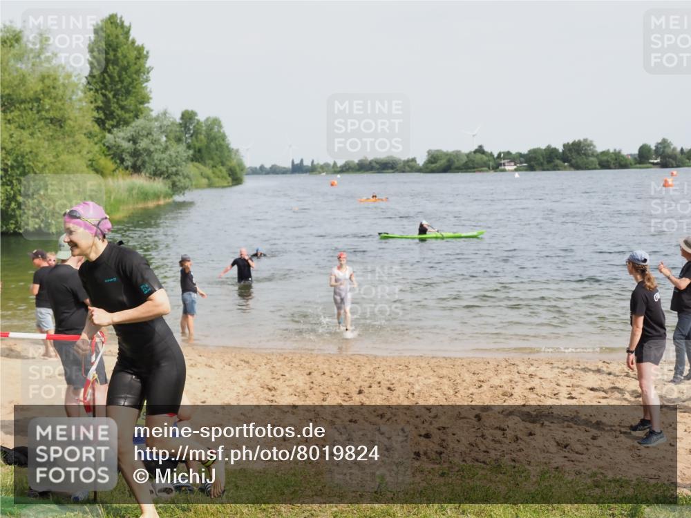 21.06.2025 - 27. Vierlanden-Triathlon MichiJ http://msf.ph/oto/8019824 15.06.2026 10:19:56 Schwimmen 500, 553, 569, 578 meine-sportfotos.de