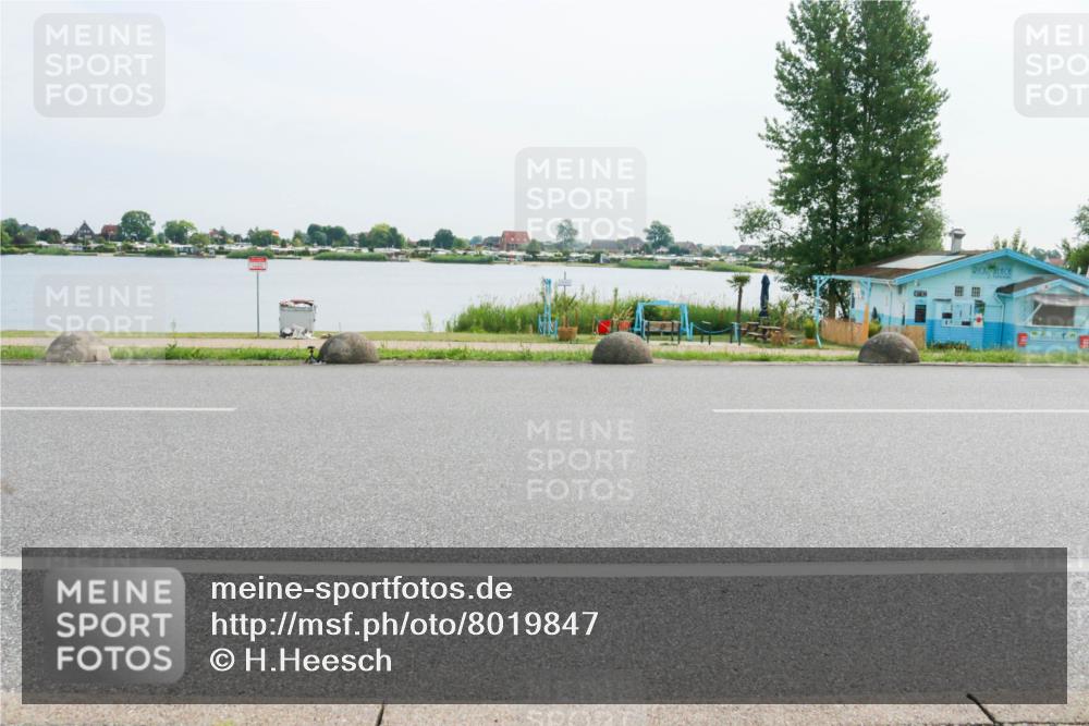 15.06.2025 - 27. Vierlanden-Triathlon H.Heesch http://msf.ph/oto/8019847 15.06.2025 10:23:17 Radfahren 80, 171, 528, 597, 620 meine-sportfotos.de