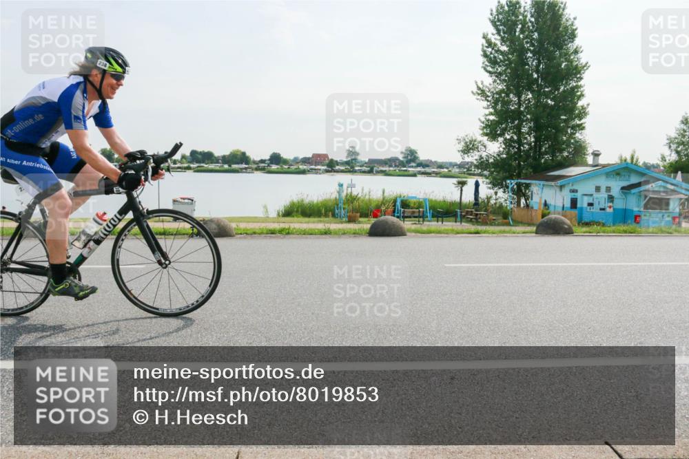 15.06.2025 - 27. Vierlanden-Triathlon H.Heesch http://msf.ph/oto/8019853 15.06.2025 09:41:46 Radfahren 238 meine-sportfotos.de