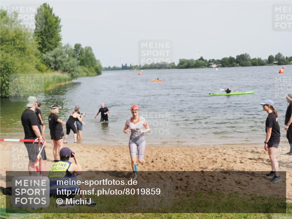 21.06.2025 - 27. Vierlanden-Triathlon MichiJ http://msf.ph/oto/8019859 15.06.2026 10:19:59 Schwimmen 500, 553, 569, 578 meine-sportfotos.de