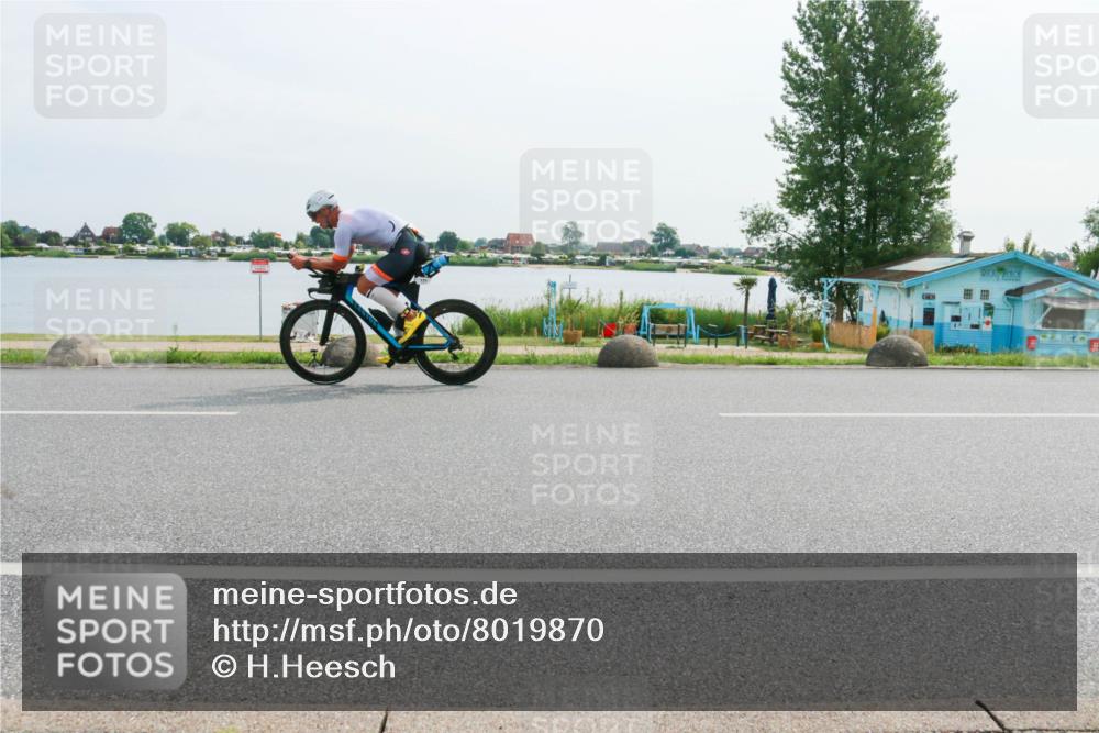 15.06.2025 - 27. Vierlanden-Triathlon H.Heesch http://msf.ph/oto/8019870 15.06.2025 10:23:18 Radfahren 80, 171, 528, 597, 620 meine-sportfotos.de