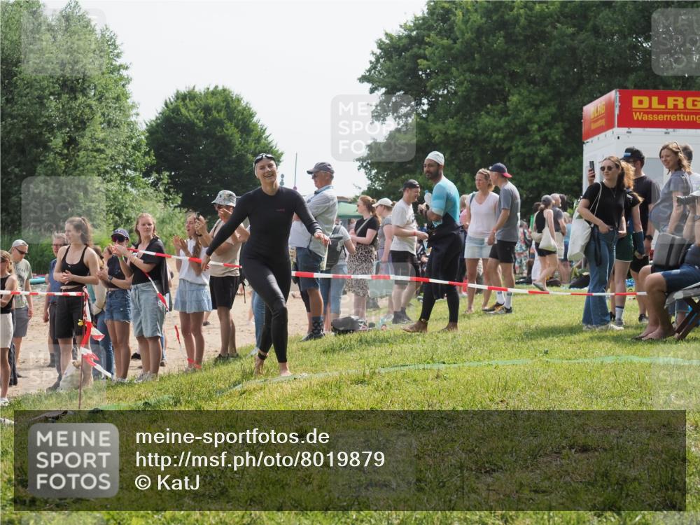15.06.2025 - 27. Vierlanden-Triathlon KatJ http://msf.ph/oto/8019879 15.06.2025 10:19:43 Schwimmen 503, 539, 603 meine-sportfotos.de
