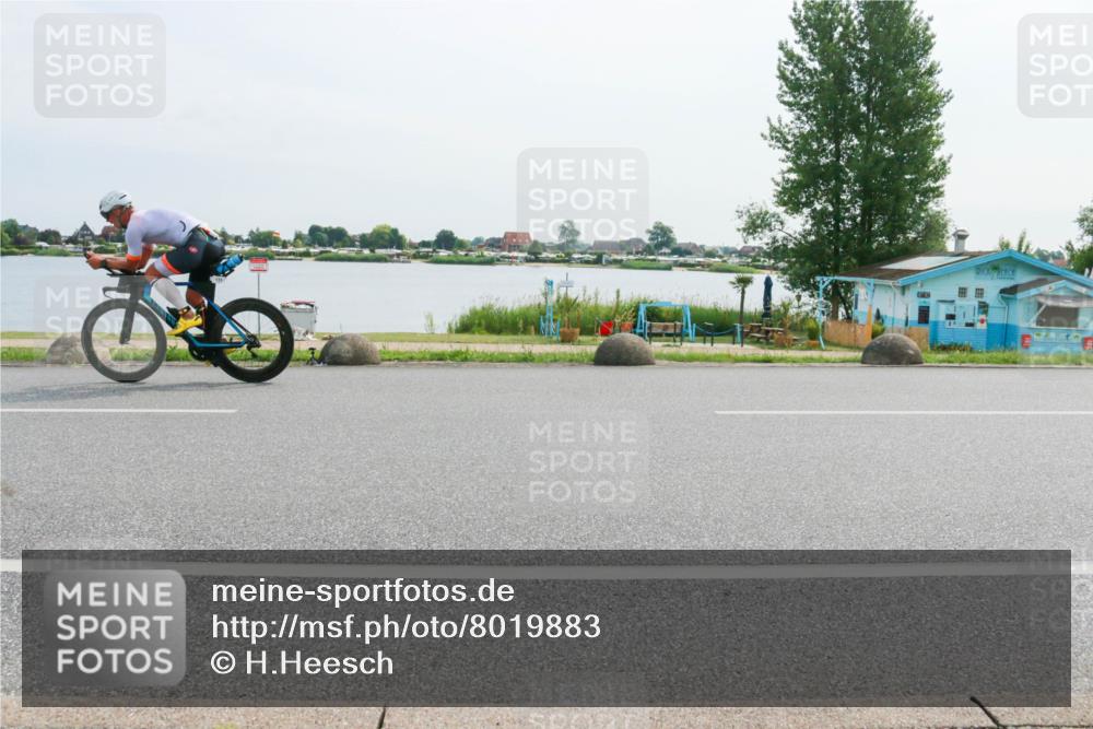 15.06.2025 - 27. Vierlanden-Triathlon H.Heesch http://msf.ph/oto/8019883 15.06.2025 10:23:18 Radfahren 80, 171, 528, 597, 620 meine-sportfotos.de