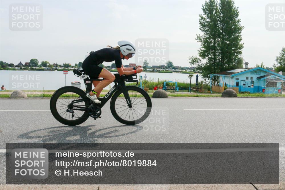 15.06.2025 - 27. Vierlanden-Triathlon H.Heesch http://msf.ph/oto/8019884 15.06.2025 09:42:05 Radfahren 206, 234, 246 meine-sportfotos.de