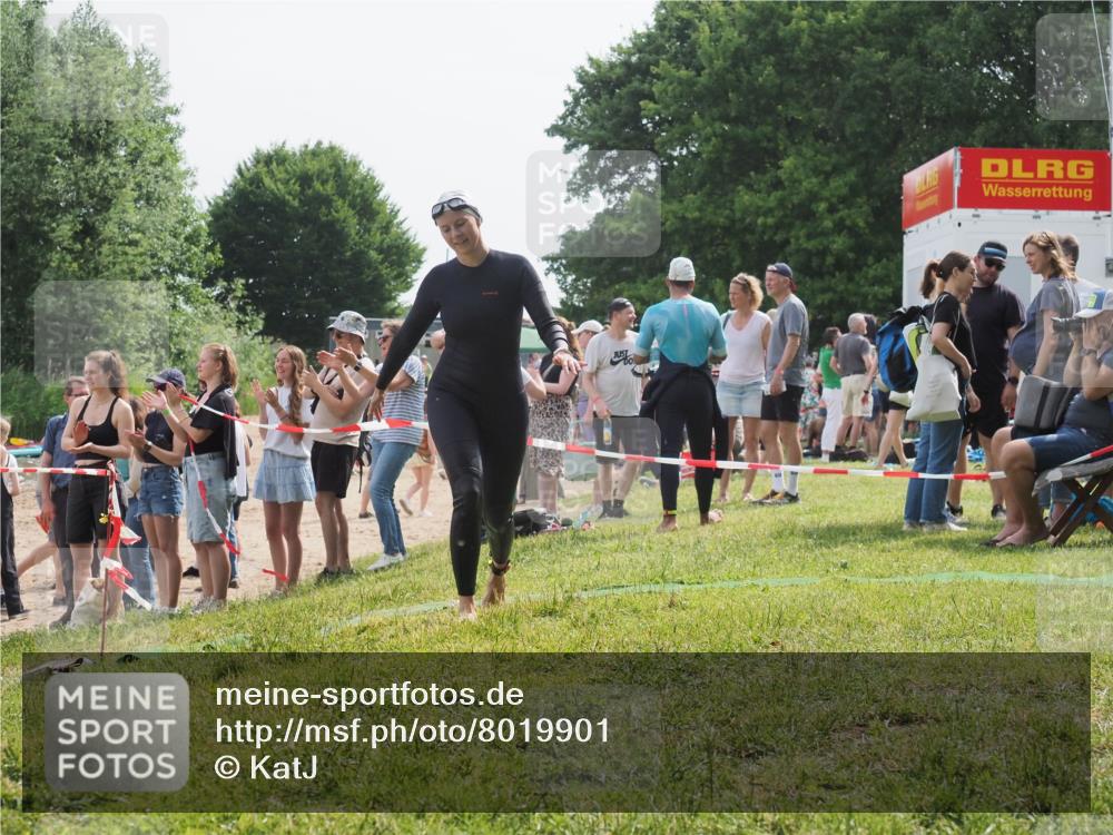15.06.2025 - 27. Vierlanden-Triathlon KatJ http://msf.ph/oto/8019901 15.06.2025 10:19:44 Schwimmen 503, 539, 603 meine-sportfotos.de