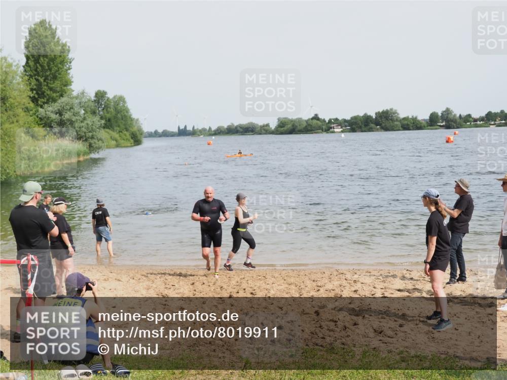 21.06.2025 - 27. Vierlanden-Triathlon MichiJ http://msf.ph/oto/8019911 15.06.2026 10:20:09 Schwimmen 616 meine-sportfotos.de