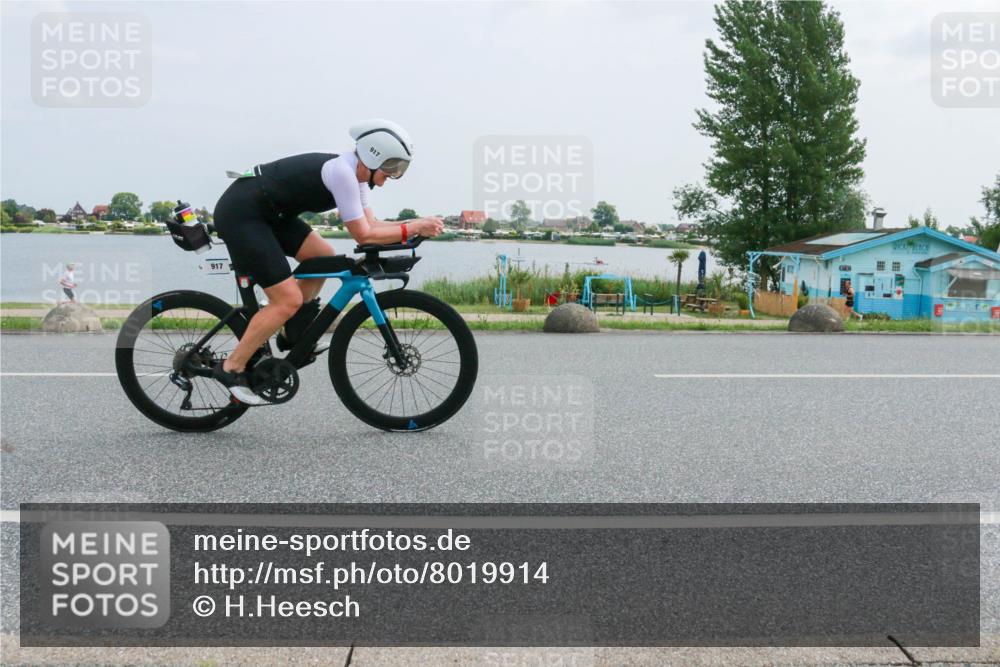 21.06.2025 - 27. Vierlanden-Triathlon H.Heesch http://msf.ph/oto/8019914 15.06.2025 12:03:37 Radfahren 911, 917, 933 meine-sportfotos.de