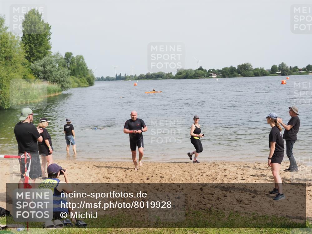 21.06.2025 - 27. Vierlanden-Triathlon MichiJ http://msf.ph/oto/8019928 15.06.2026 10:20:09 Schwimmen 616 meine-sportfotos.de