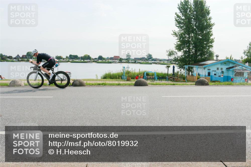 15.06.2025 - 27. Vierlanden-Triathlon H.Heesch http://msf.ph/oto/8019932 15.06.2025 09:42:27 Radfahren 10, 60 meine-sportfotos.de