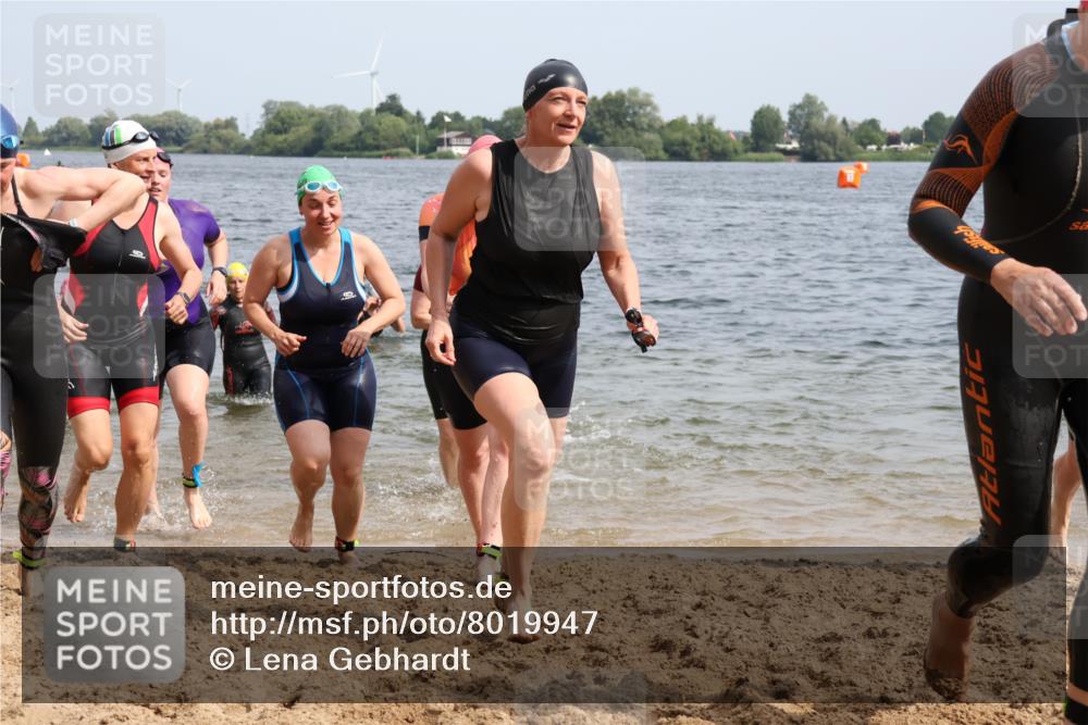 15.06.2025 - 27. Vierlanden-Triathlon Lena Gebhardt http://msf.ph/oto/8019947 15.06.2025 10:17:31 Schwimmen 485, 488, 492, 493, 519, 529, 532, 537, 552, 557, 562, 572, 582, 588, 594, 626 meine-sportfotos.de
