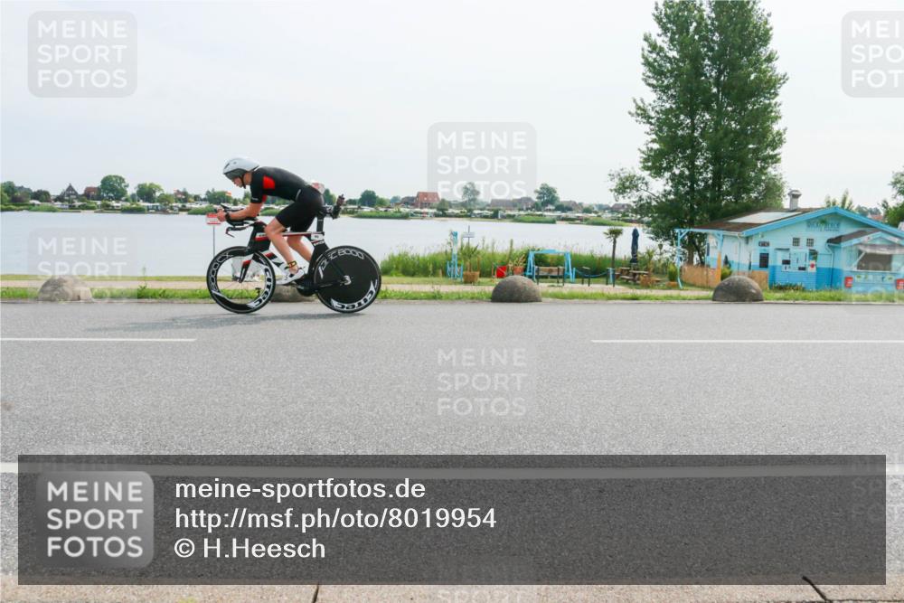 15.06.2025 - 27. Vierlanden-Triathlon H.Heesch http://msf.ph/oto/8019954 15.06.2025 10:23:21 Radfahren 60, 171, 528, 597, 608 meine-sportfotos.de