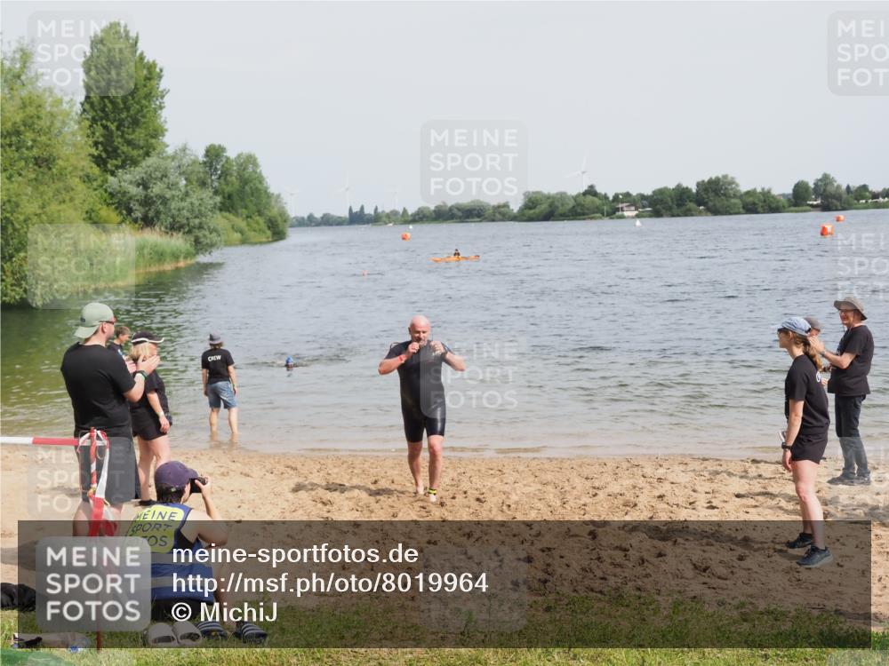 21.06.2025 - 27. Vierlanden-Triathlon MichiJ http://msf.ph/oto/8019964 15.06.2026 10:20:11 Schwimmen 616 meine-sportfotos.de