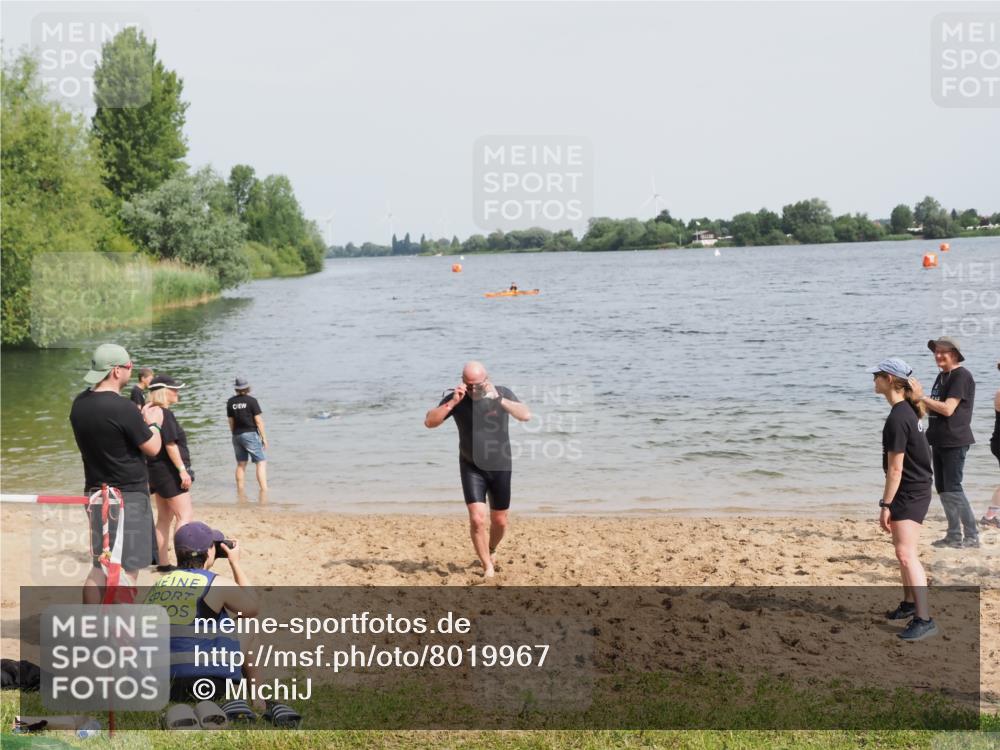 21.06.2025 - 27. Vierlanden-Triathlon MichiJ http://msf.ph/oto/8019967 15.06.2026 10:20:11 Schwimmen 616 meine-sportfotos.de