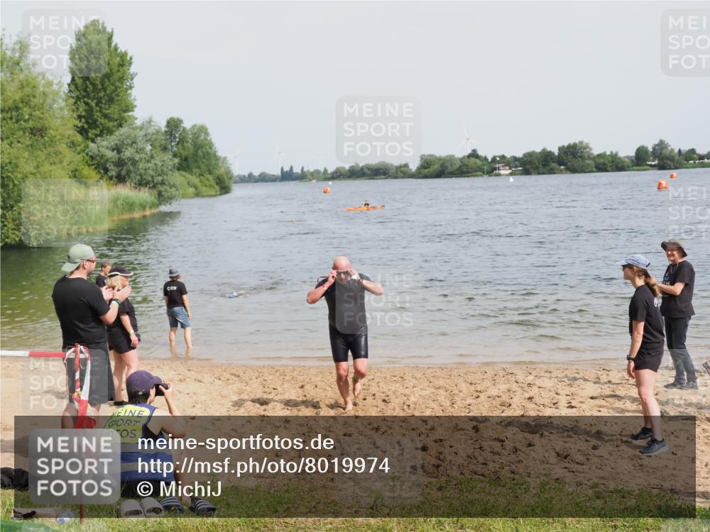 21.06.2025 - 27. Vierlanden-Triathlon MichiJ http://msf.ph/oto/8019974 15.06.2026 10:20:11 Schwimmen 616 meine-sportfotos.de