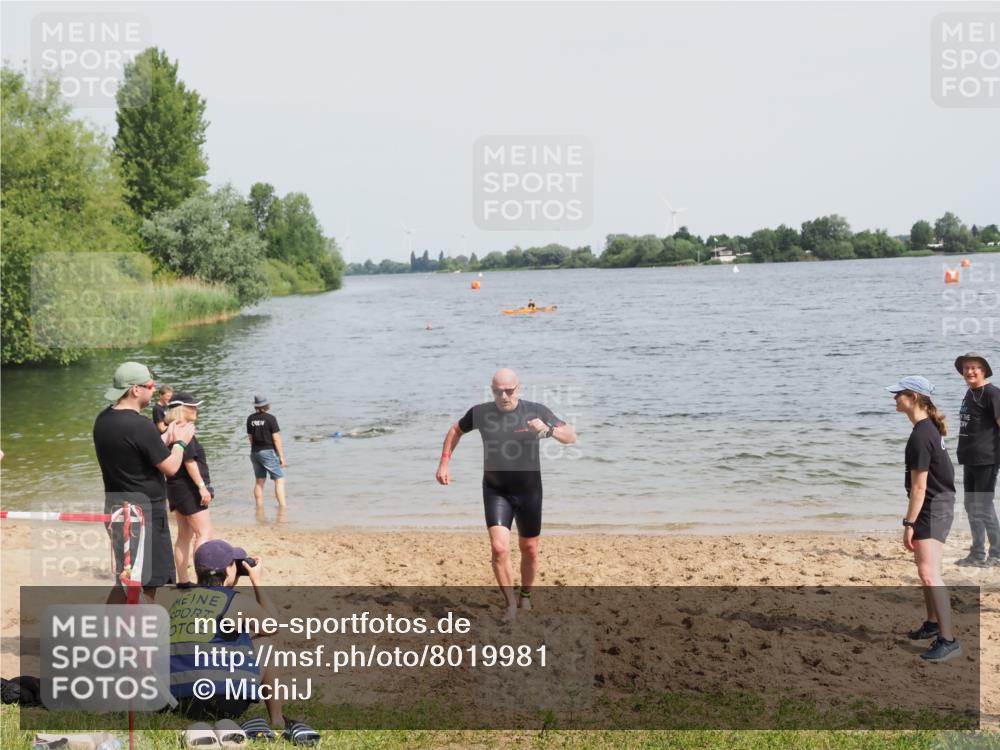 21.06.2025 - 27. Vierlanden-Triathlon MichiJ http://msf.ph/oto/8019981 15.06.2026 10:20:12 Schwimmen 616 meine-sportfotos.de