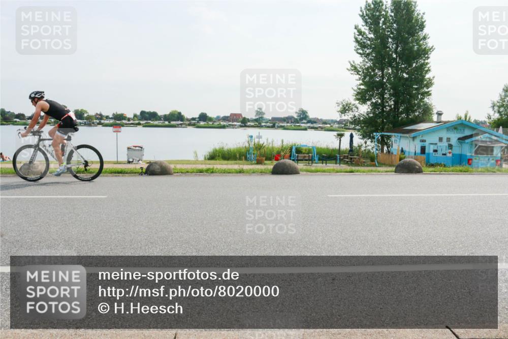 15.06.2025 - 27. Vierlanden-Triathlon H.Heesch http://msf.ph/oto/8020000 15.06.2025 09:42:43 Radfahren 6, 46, 163, 186 meine-sportfotos.de