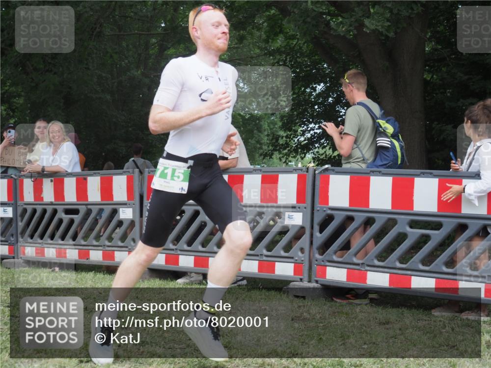 21.06.2025 - 27. Vierlanden-Triathlon KatJ http://msf.ph/oto/8020001 15.06.2025 13:19:30 Ziel 667, 715 meine-sportfotos.de