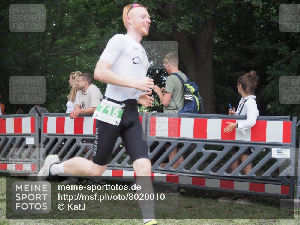 21.06.2025 - 27. Vierlanden-Triathlon KatJ http://msf.ph/oto/8020010 15.06.2025 13:19:30 Ziel 667, 715 meine-sportfotos.de