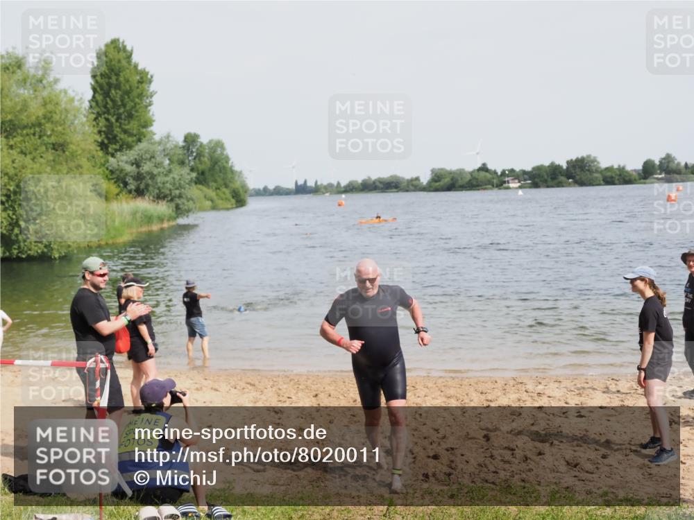 21.06.2025 - 27. Vierlanden-Triathlon MichiJ http://msf.ph/oto/8020011 15.06.2026 10:20:13 Schwimmen 616 meine-sportfotos.de