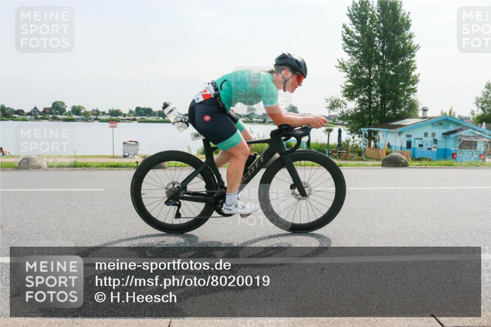 15.06.2025 - 27. Vierlanden-Triathlon H.Heesch http://msf.ph/oto/8020019 15.06.2025 09:42:48 Radfahren 163, 247 meine-sportfotos.de