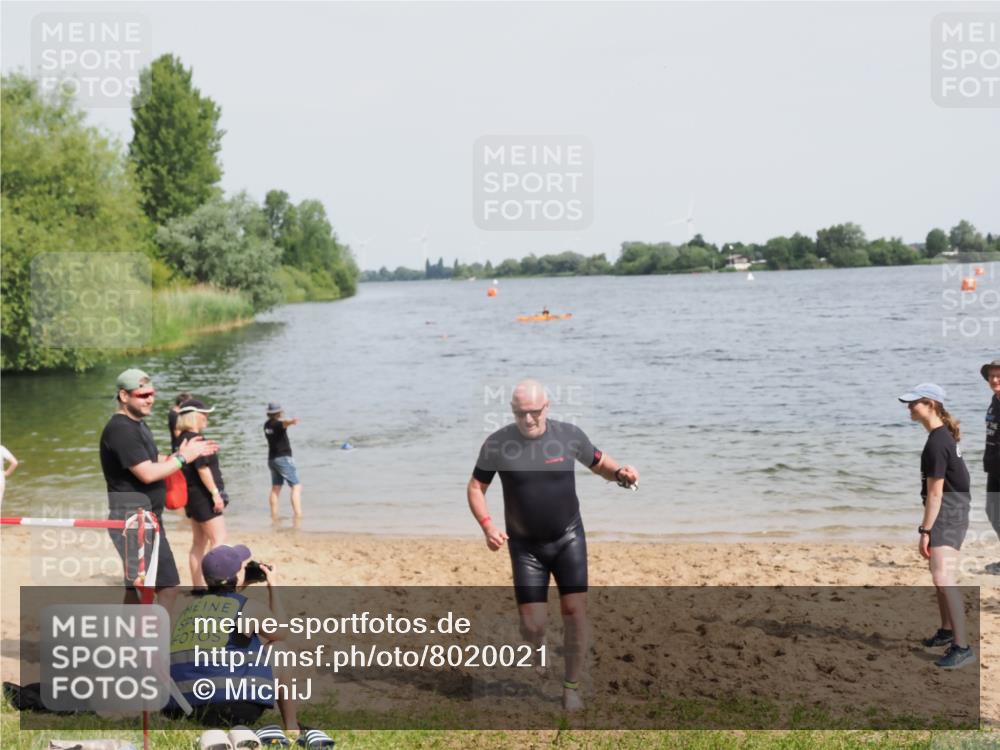 21.06.2025 - 27. Vierlanden-Triathlon MichiJ http://msf.ph/oto/8020021 15.06.2026 10:20:13 Schwimmen 616 meine-sportfotos.de