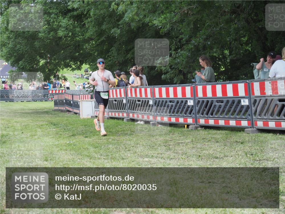 21.06.2025 - 27. Vierlanden-Triathlon KatJ http://msf.ph/oto/8020035 15.06.2025 13:19:38 Ziel 667 meine-sportfotos.de