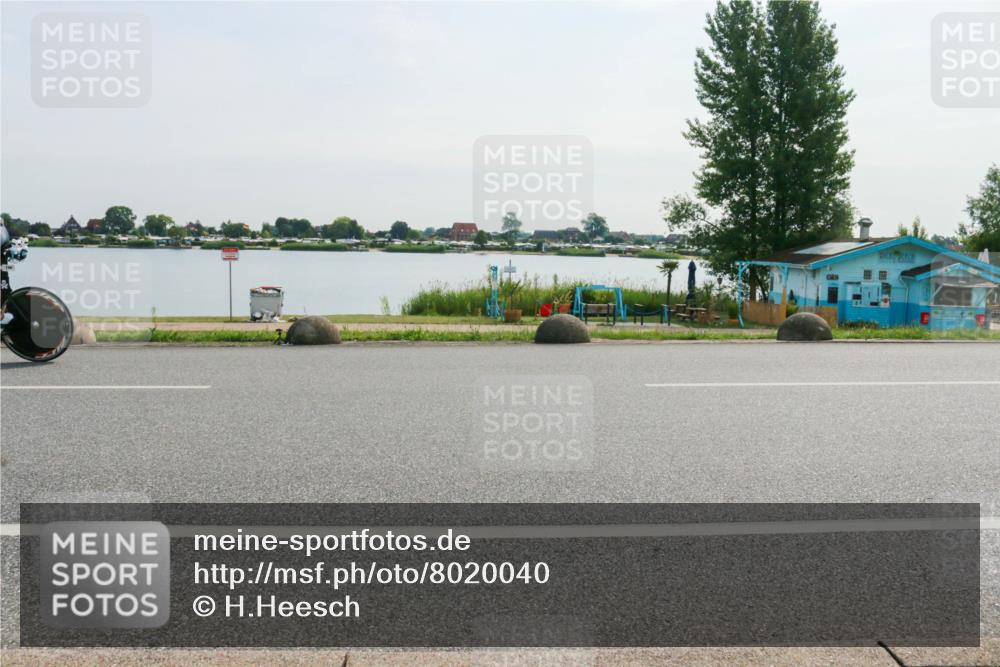 15.06.2025 - 27. Vierlanden-Triathlon H.Heesch http://msf.ph/oto/8020040 15.06.2025 09:43:00 Radfahren 196, 220 meine-sportfotos.de