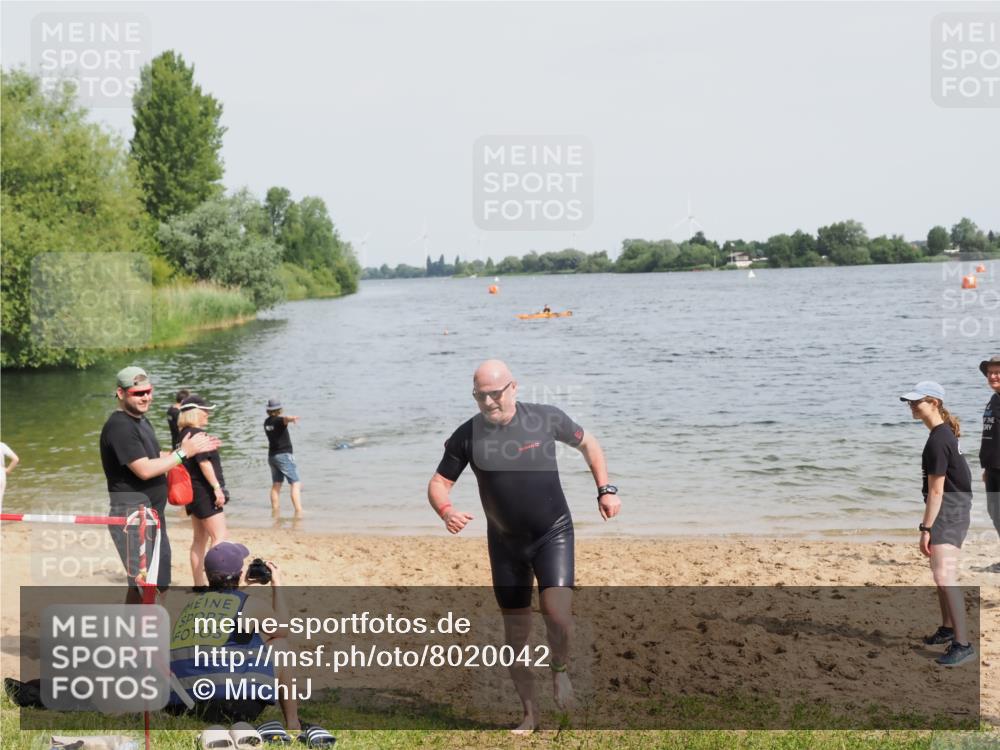 21.06.2025 - 27. Vierlanden-Triathlon MichiJ http://msf.ph/oto/8020042 15.06.2026 10:20:13 Schwimmen 616 meine-sportfotos.de