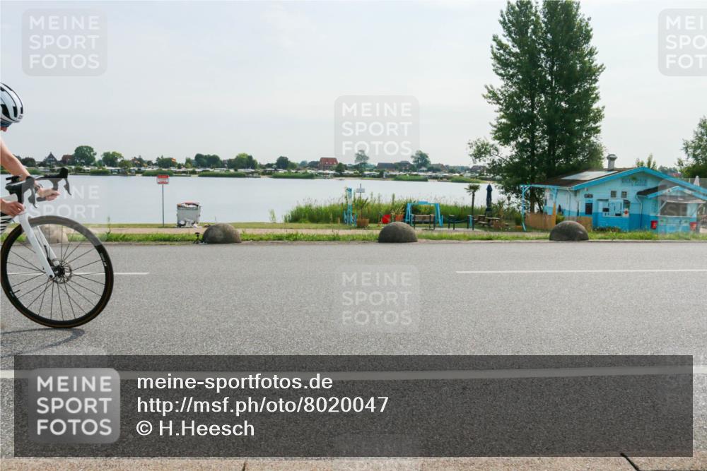 15.06.2025 - 27. Vierlanden-Triathlon H.Heesch http://msf.ph/oto/8020047 15.06.2025 09:43:04 Radfahren 196, 220 meine-sportfotos.de