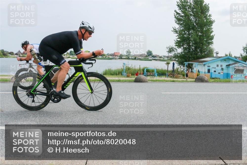 21.06.2025 - 27. Vierlanden-Triathlon H.Heesch http://msf.ph/oto/8020048 15.06.2025 12:03:57 Radfahren 151, 638, 798 meine-sportfotos.de