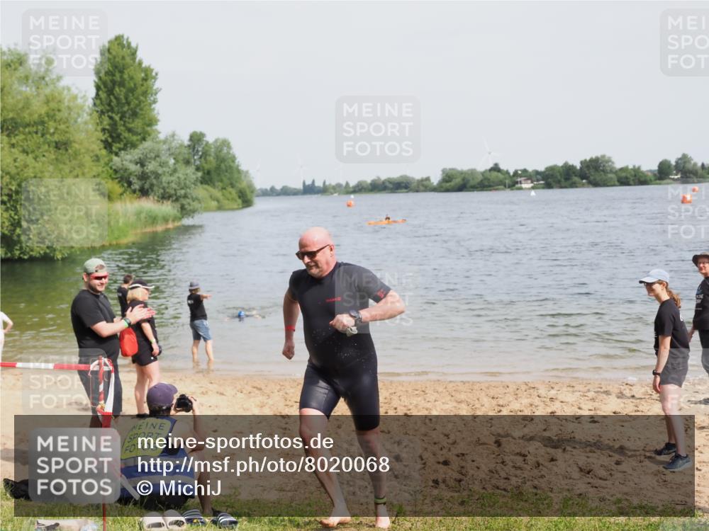 21.06.2025 - 27. Vierlanden-Triathlon MichiJ http://msf.ph/oto/8020068 15.06.2026 10:20:14 Schwimmen 616 meine-sportfotos.de