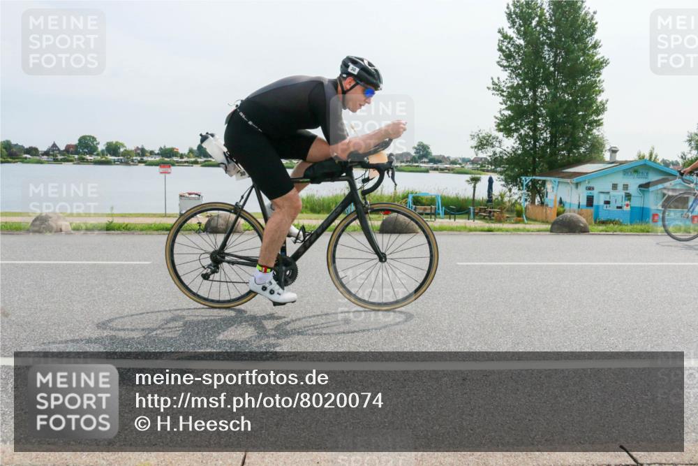 15.06.2025 - 27. Vierlanden-Triathlon H.Heesch http://msf.ph/oto/8020074 15.06.2025 10:24:42 Radfahren 30, 51, 295, 491, 606 meine-sportfotos.de