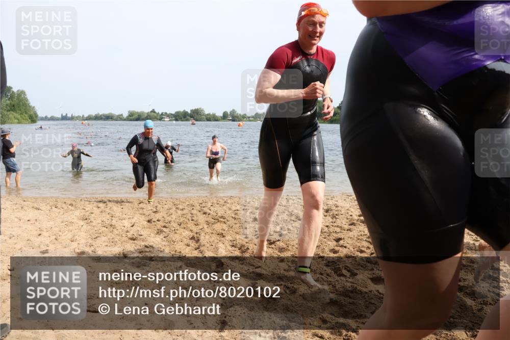 15.06.2025 - 27. Vierlanden-Triathlon Lena Gebhardt http://msf.ph/oto/8020102 15.06.2025 10:17:36 Schwimmen 485, 488, 492, 493, 519, 532, 537, 552, 557, 562, 572, 582, 588, 594, 626 meine-sportfotos.de