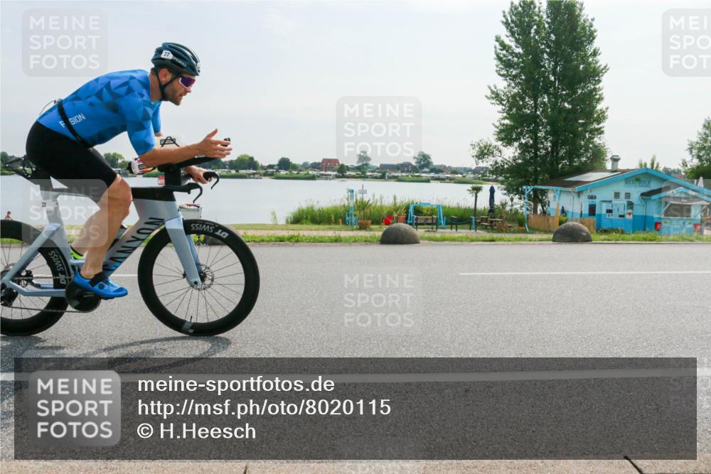 15.06.2025 - 27. Vierlanden-Triathlon H.Heesch http://msf.ph/oto/8020115 15.06.2025 09:44:09 Radfahren 27, 39, 54, 216, 241 meine-sportfotos.de
