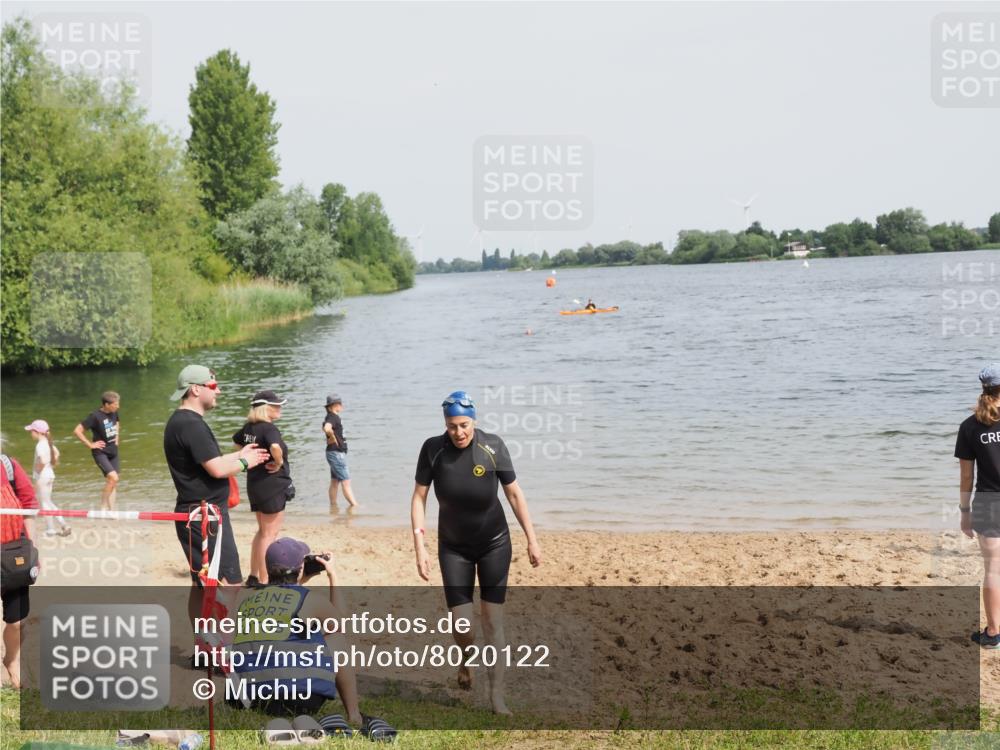 21.06.2025 - 27. Vierlanden-Triathlon MichiJ http://msf.ph/oto/8020122 15.06.2026 10:20:31 Schwimmen 619 meine-sportfotos.de