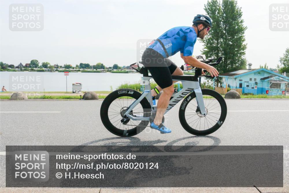 15.06.2025 - 27. Vierlanden-Triathlon H.Heesch http://msf.ph/oto/8020124 15.06.2025 09:44:09 Radfahren 27, 39, 54, 216, 241 meine-sportfotos.de