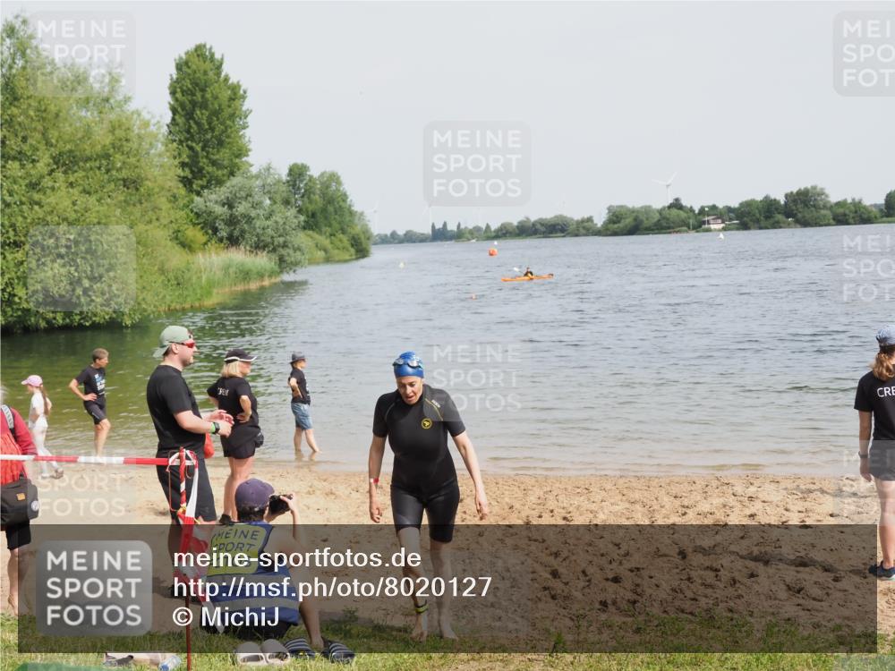 21.06.2025 - 27. Vierlanden-Triathlon MichiJ http://msf.ph/oto/8020127 15.06.2026 10:20:31 Schwimmen 619 meine-sportfotos.de