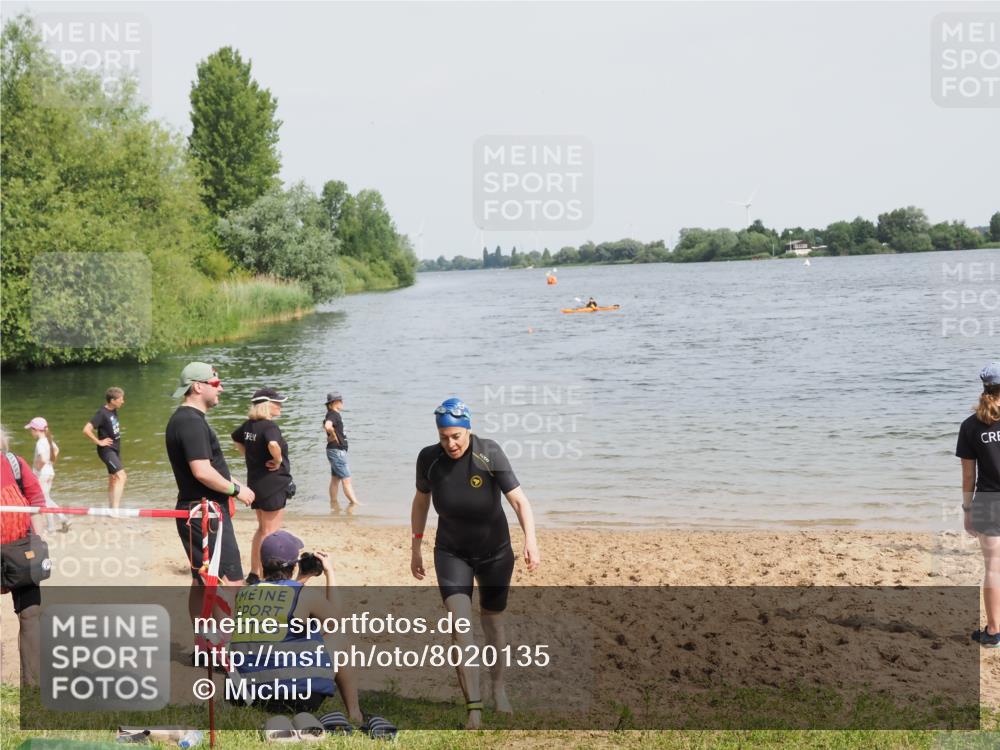 21.06.2025 - 27. Vierlanden-Triathlon MichiJ http://msf.ph/oto/8020135 15.06.2026 10:20:31 Schwimmen 619 meine-sportfotos.de