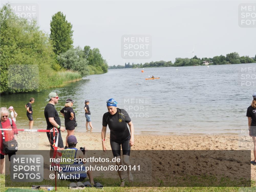 21.06.2025 - 27. Vierlanden-Triathlon MichiJ http://msf.ph/oto/8020141 15.06.2026 10:20:32 Schwimmen 619 meine-sportfotos.de
