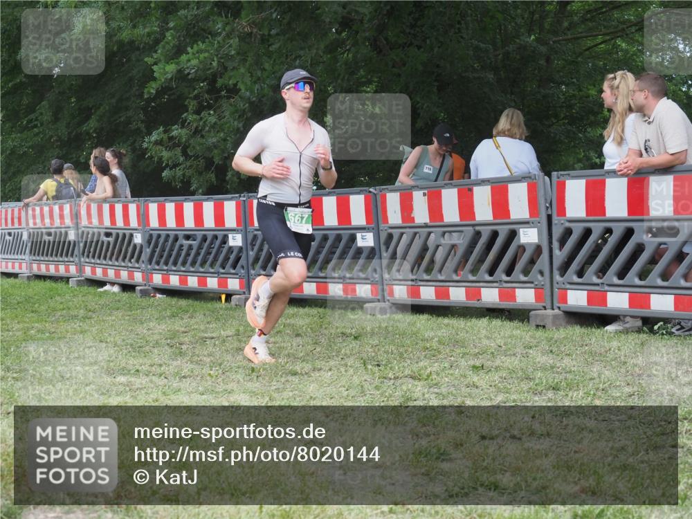 21.06.2025 - 27. Vierlanden-Triathlon KatJ http://msf.ph/oto/8020144 15.06.2025 13:19:39 Ziel 667 meine-sportfotos.de