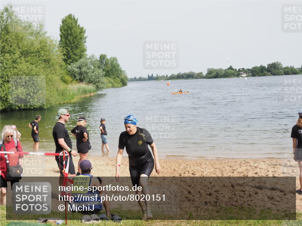 21.06.2025 - 27. Vierlanden-Triathlon MichiJ http://msf.ph/oto/8020151 15.06.2026 10:20:32 Schwimmen 619 meine-sportfotos.de